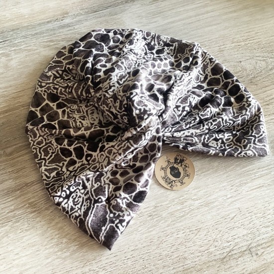 Modelo Turbante multipostura. Estampado 9. Toofeel