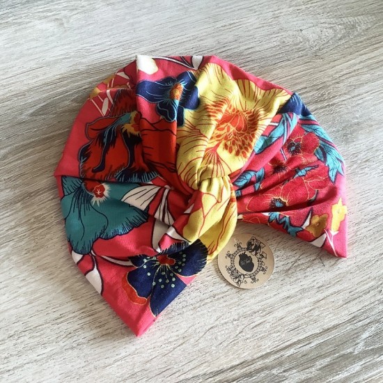 Modelo Turbante multipostura. Estampado 8. Toofeel