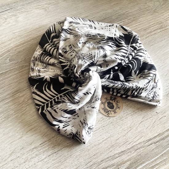 Modelo Turbante multipostura. Estampado 2. Toofeel