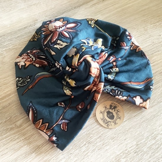 Modelo Turbante multipostura. Estampado 1. Toofeel