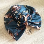 Modelo Turbante multipostura. Estampado 1. Toofeel