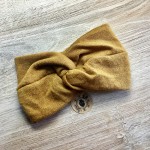 Modelo Nudo fino. Mostaza. Otoño-Invierno. Toofeel moda alternativa