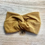 Modelo Nudo fino. Mostaza. Otoño-Invierno. Toofeel moda alternativa