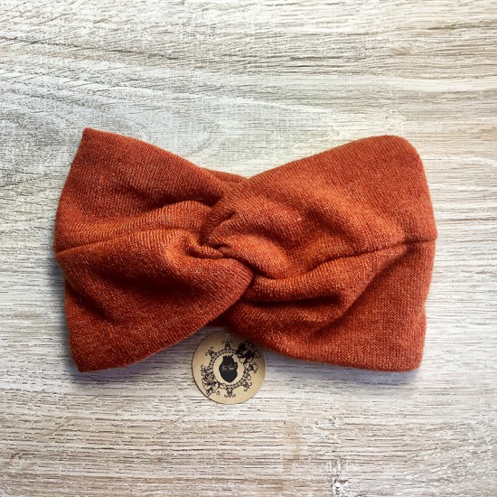Modelo Nudo fino. Naranja. Otoño-Invierno. Toofeel moda alternativa